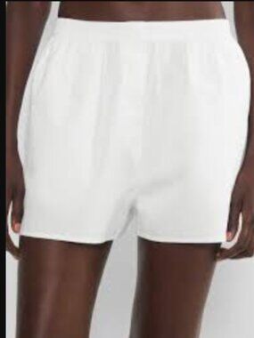 Aritzia Deakins Poplin Short NWT - Size M